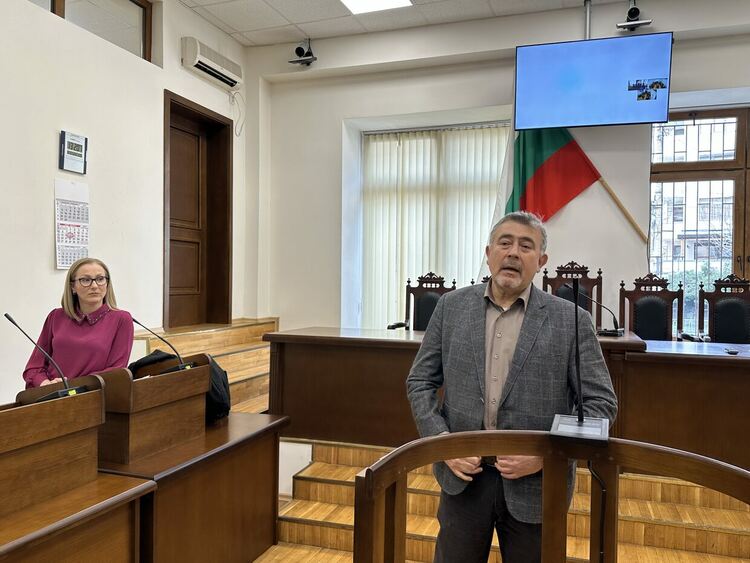 Ученици от Езиковата наблюдаваха използването на видеоконферентна връзка в съда