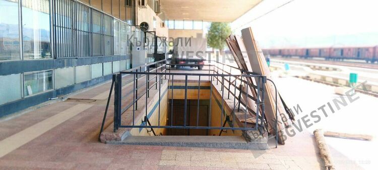 Тоалетната на ж.п.гарата в Кърджали е в ремонт,неудобство за пътниците