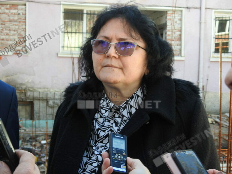   Търсят нови приемни училища в Кърджали за паметниците на видни българи