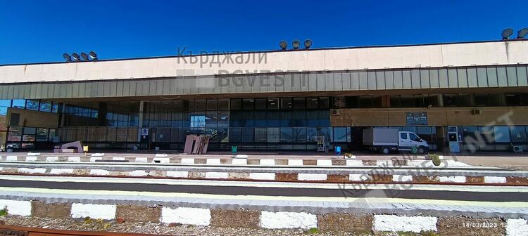 Тоалетната на ж.п.гарата в Кърджали е в ремонт,неудобство за пътниците