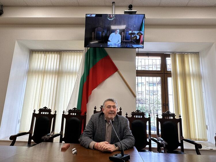 Ученици от Езиковата наблюдаваха използването на видеоконферентна връзка в съда