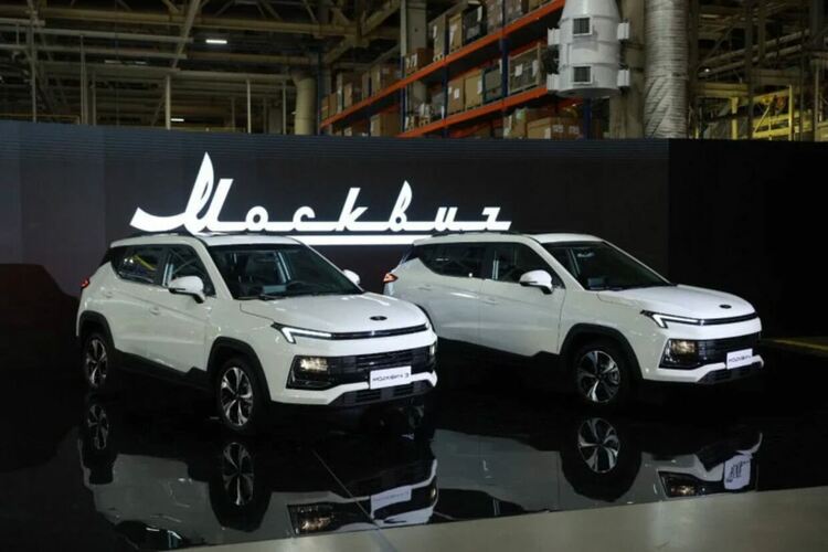 Чудо: Москвич 3е в Русия струва повече от Tesla Model 3 в САЩ