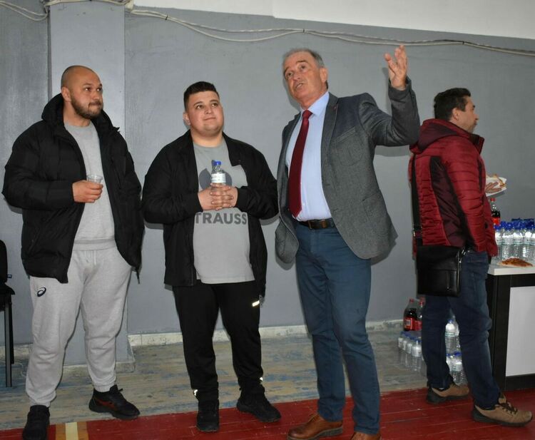 Приключи ремонтът на Спортна зала "Асеновец" (снимки)