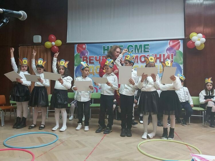 Малките златаровчета: "Вече сме грамотни!"