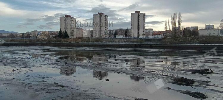 Водното огледало се нуждае от почистване,кметът се среща с министъра на МРРБ