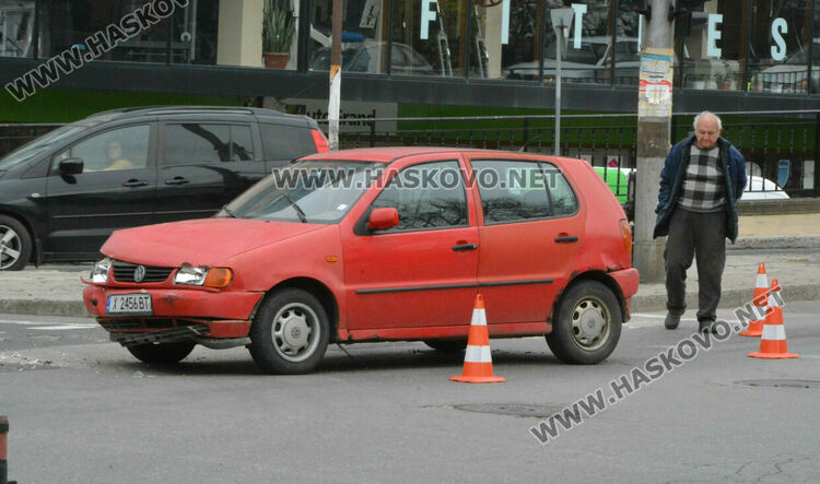 Жена пострада при катастрофа на кръстовище в Хасково
