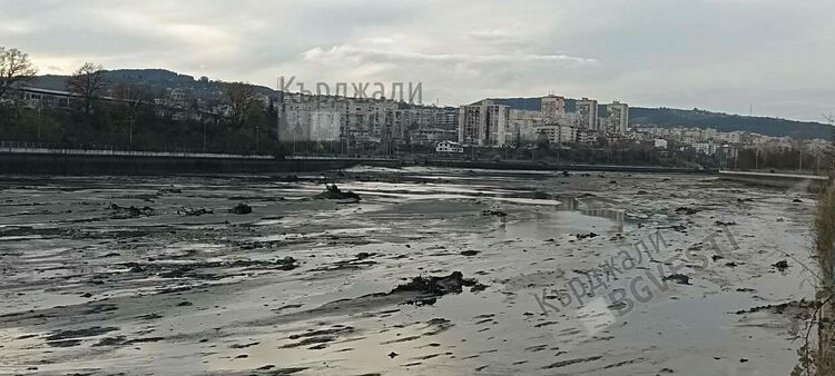 Водното огледало се нуждае от почистване,кметът се среща с министъра на МРРБ