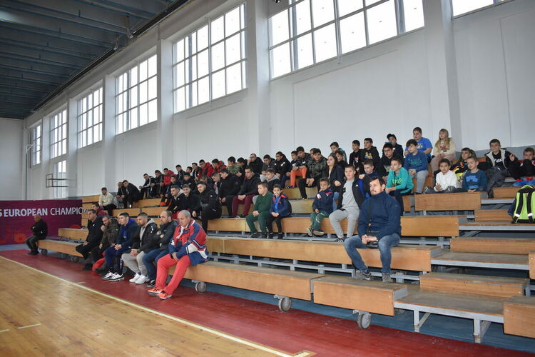 Приключи ремонтът на Спортна зала "Асеновец" (снимки)