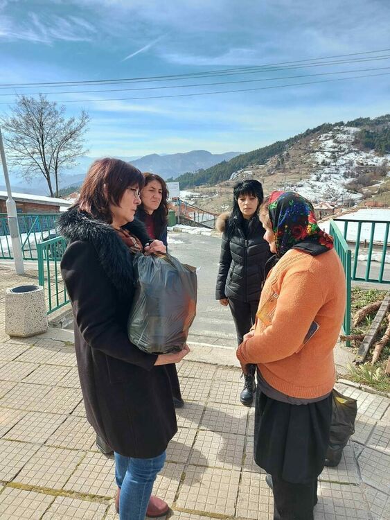 В Баните купиха храна, лекарства и други помощи с пари от благотворителния базар 