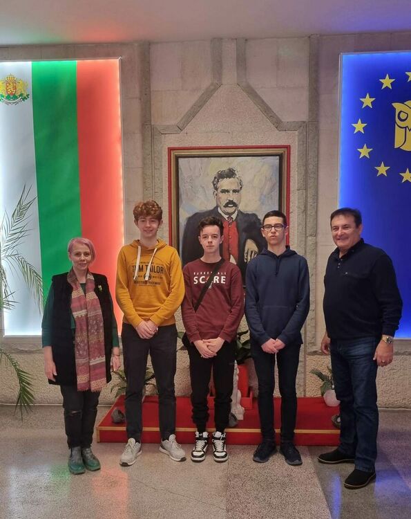 Класиран отбор на „Славейков“ за публичния конкурс за участие в европейския кръг по статистика