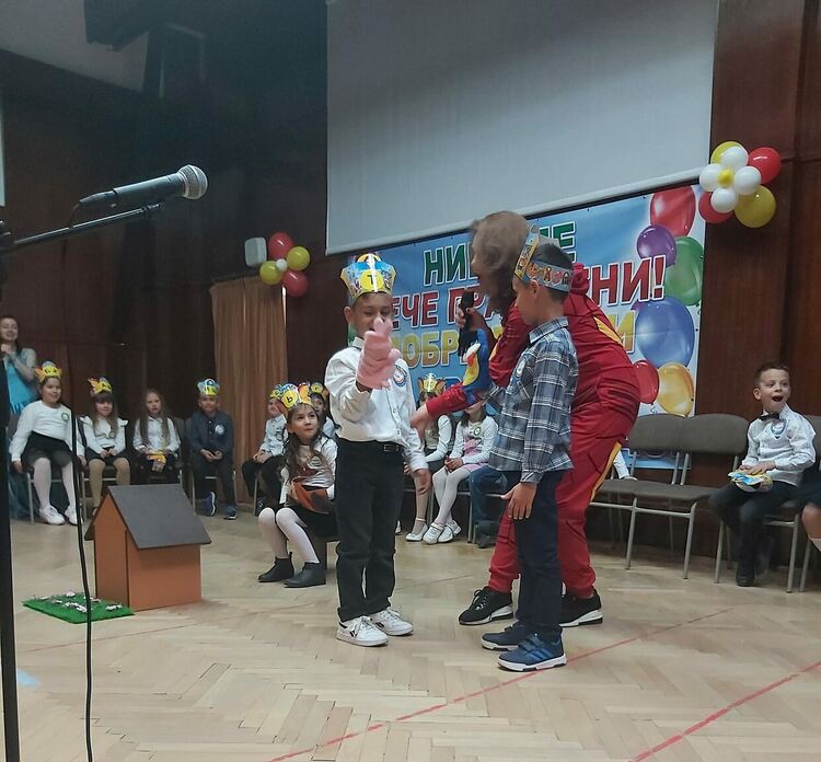 Малките златаровчета: "Вече сме грамотни!"
