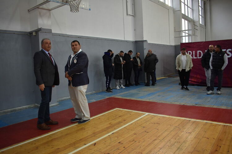 Приключи ремонтът на Спортна зала "Асеновец" (снимки)