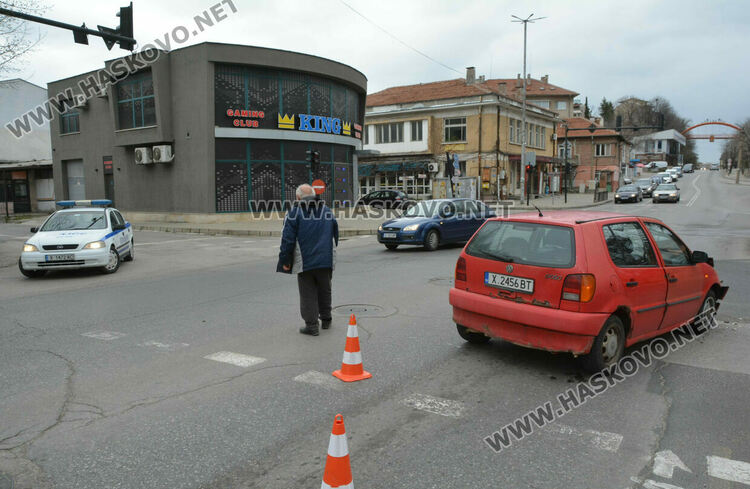 Жена пострада при катастрофа на кръстовище в Хасково