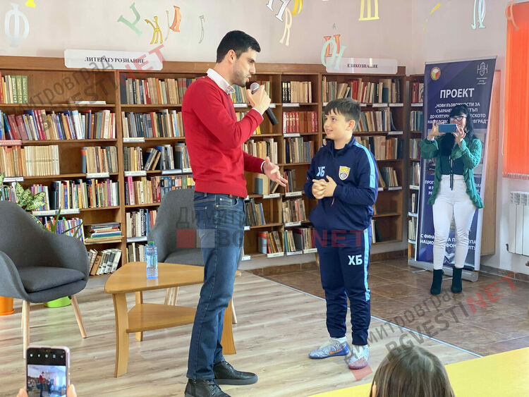 Милен Хальов представи своето отроче супергерой Кало в Димитровград