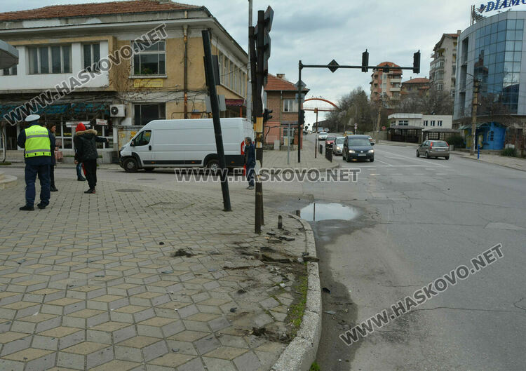 Шофьор на Фолксваген избяга след катастрофа в Хасково