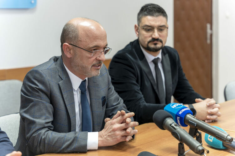 Изграждат хеликоптерни площадки в лечебни заведения в осем области