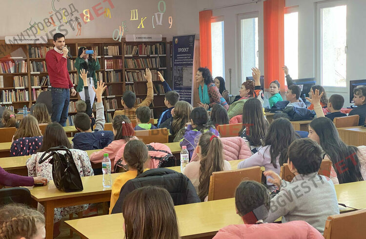 Милен Хальов представи своето отроче супергерой Кало в Димитровград