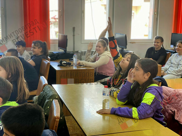 Милен Хальов представи своето отроче супергерой Кало в Димитровград