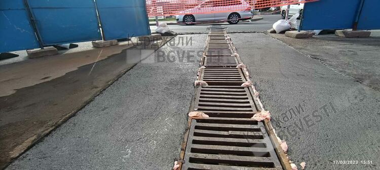 Ремонтът на отводнителните шахти пред „Лидл” се извършва по европейски,целта е да издържат на жестокия трафик