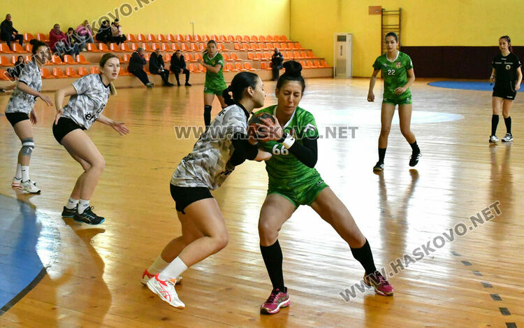   В Хасково се играха срещите от 5-тия турнир в „Б“ републиканската хандабална група при жените