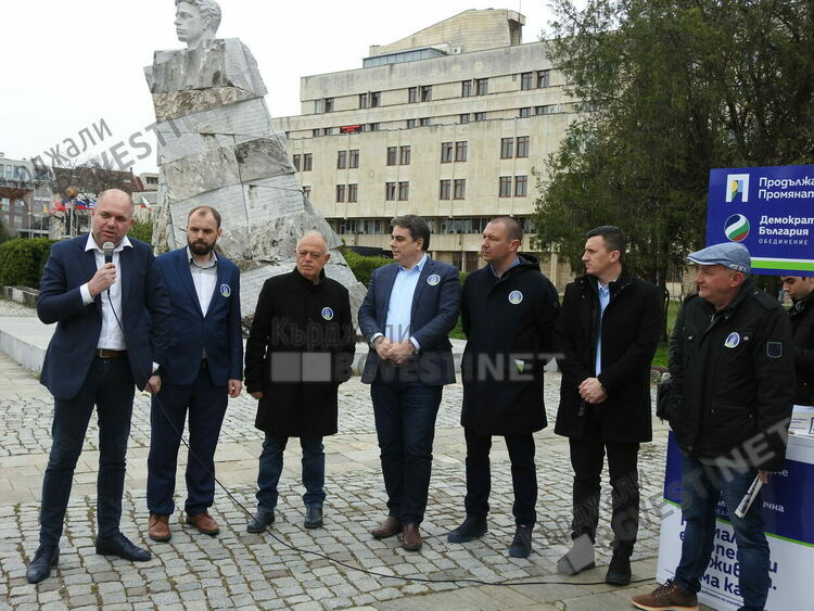Листата на коалиция ПП-ДБ в Кърджали:Здравейте  свободни хора,скоро ще управляваме заедно!