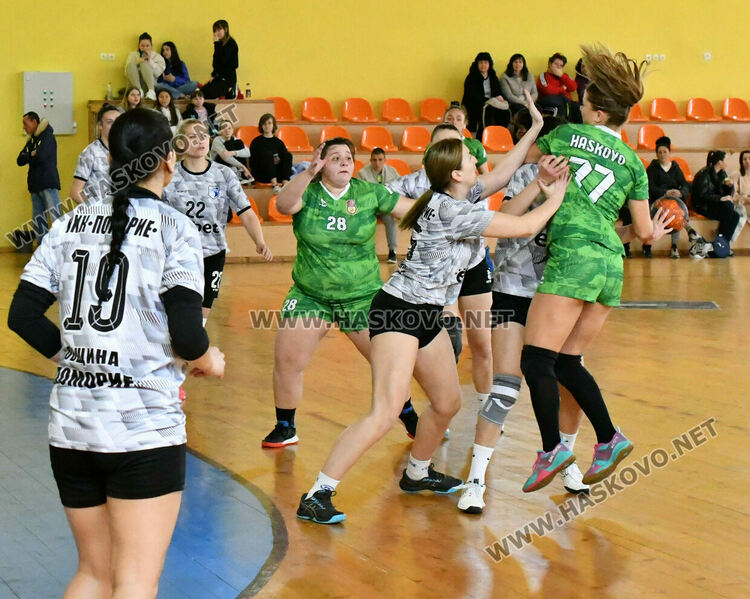   В Хасково се играха срещите от 5-тия турнир в „Б“ републиканската хандабална група при жените