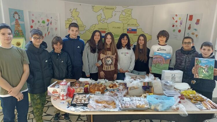 Кирилометодиевци с базар за Дамла