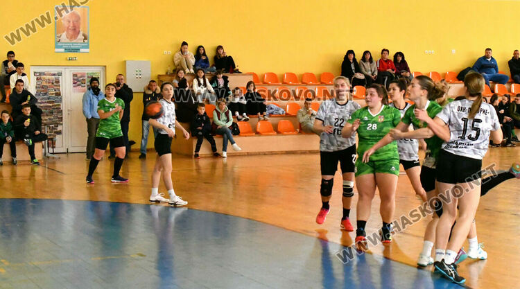   В Хасково се играха срещите от 5-тия турнир в „Б“ републиканската хандабална група при жените
