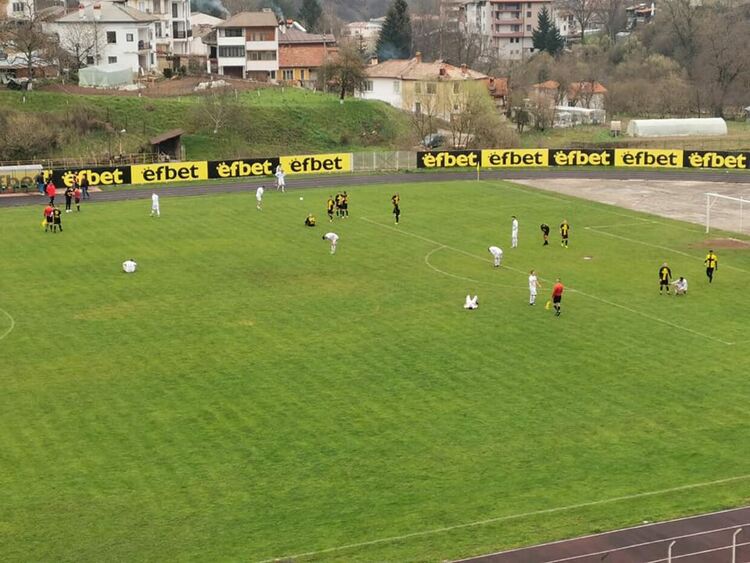 Съдийска тройка от Ямбол ще ръководи мача на "Родопа" с "Гигант" в Съединение