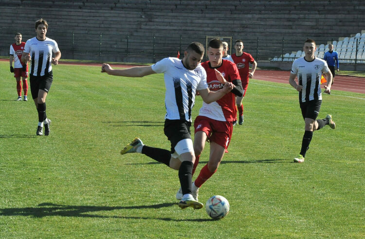 „Саяна Хасково“ надигра „Локомотив“-Пловдив"2 