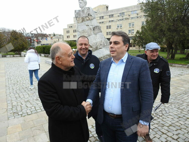 Листата на коалиция ПП-ДБ в Кърджали:Здравейте  свободни хора,скоро ще управляваме заедно!