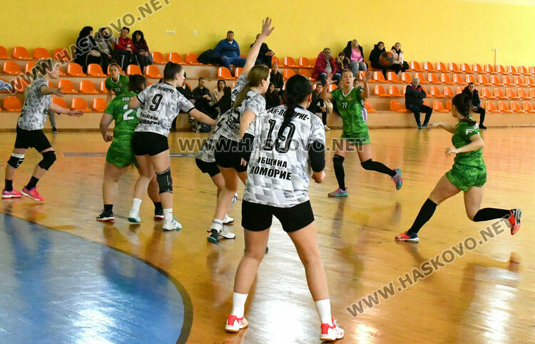   В Хасково се играха срещите от 5-тия турнир в „Б“ републиканската хандабална група при жените