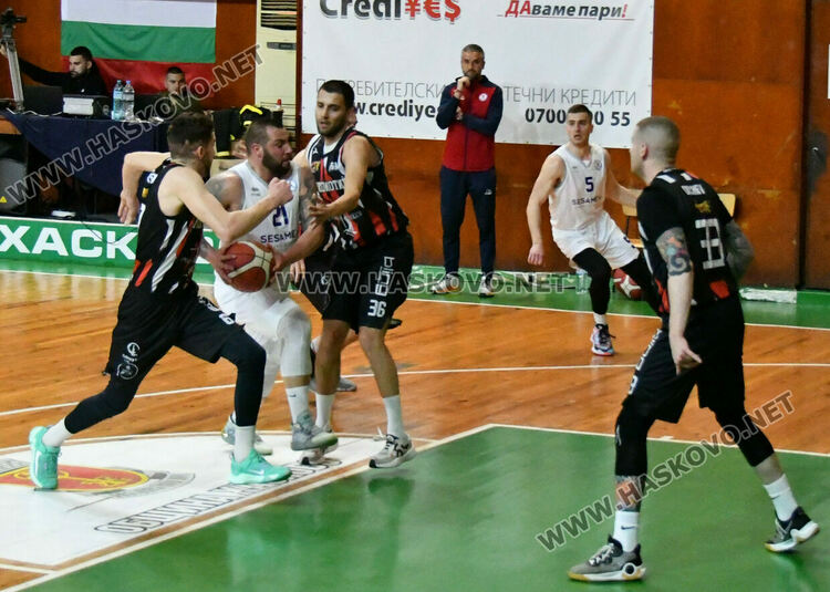 Баскетболистите на Хасково с убедителна победа над “Локомотив”