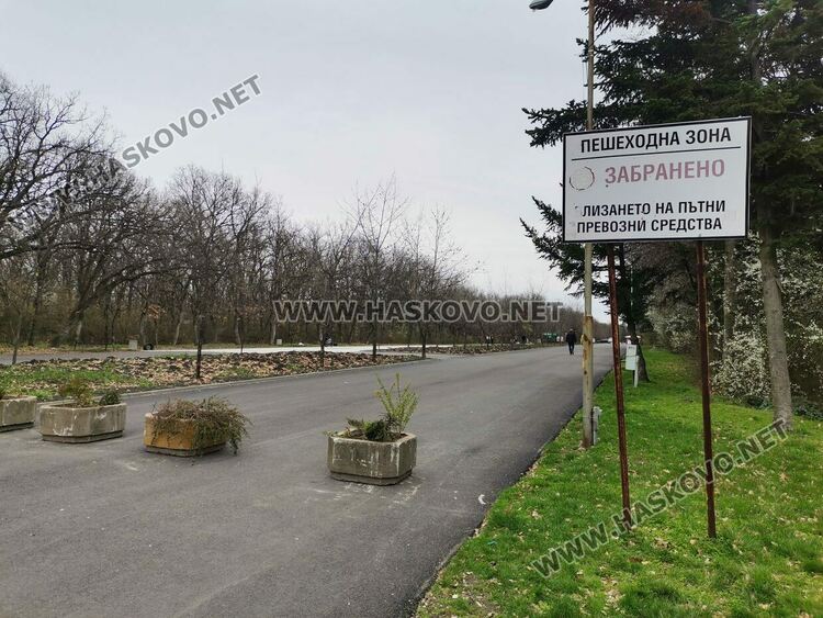 Преградиха с кашпи пешеходните алеи на „Кенана”
