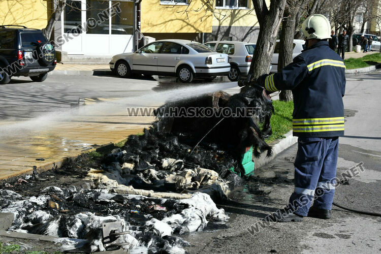 3 контейнера изгоряха в „Орфей“ 