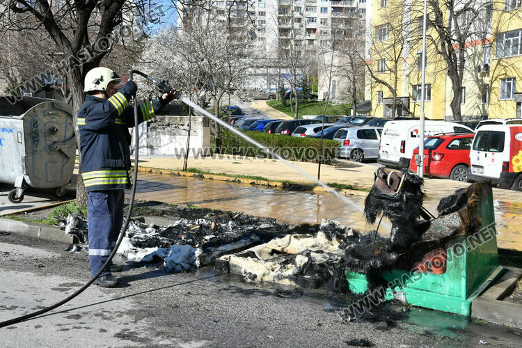 3 контейнера изгоряха в „Орфей“ 