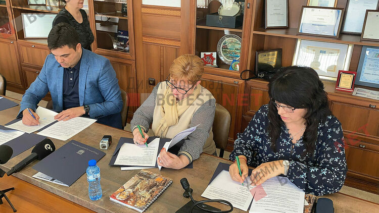 Община Димитровград подписва единствения в областта КТД за работещите в сферата на образованието