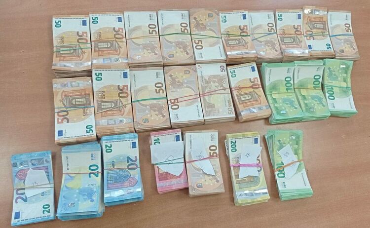 Незаконна валута за над 700 хил. лв. откриха на граничния пункт "Капитан Андреево"