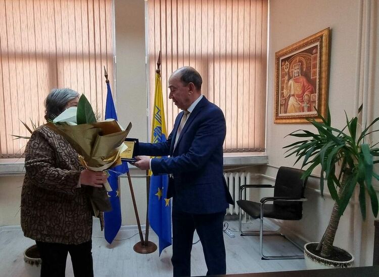 Столетница, ветеран от войната, получи плакет от община Асеновград 