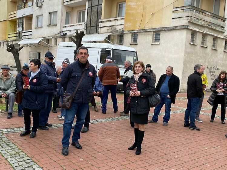 Коалиция “БСП за България“ стартира подписка за референдум срещу прокарване „идеологията на третия пол“ в училищата