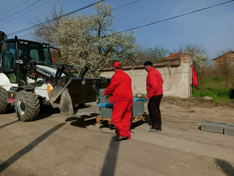 Спира ремонтът на любеновския път