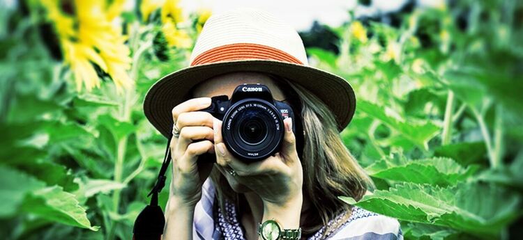 Млади дарования откриват фотоизложба в КДК