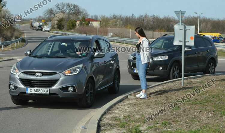 Джип и цистерна се удариха в кръгово в Хасково