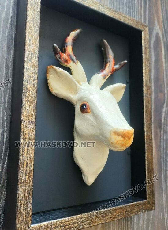 Даниел Русев показва любими техники и теми в самостоятелна изложба във „Форум“