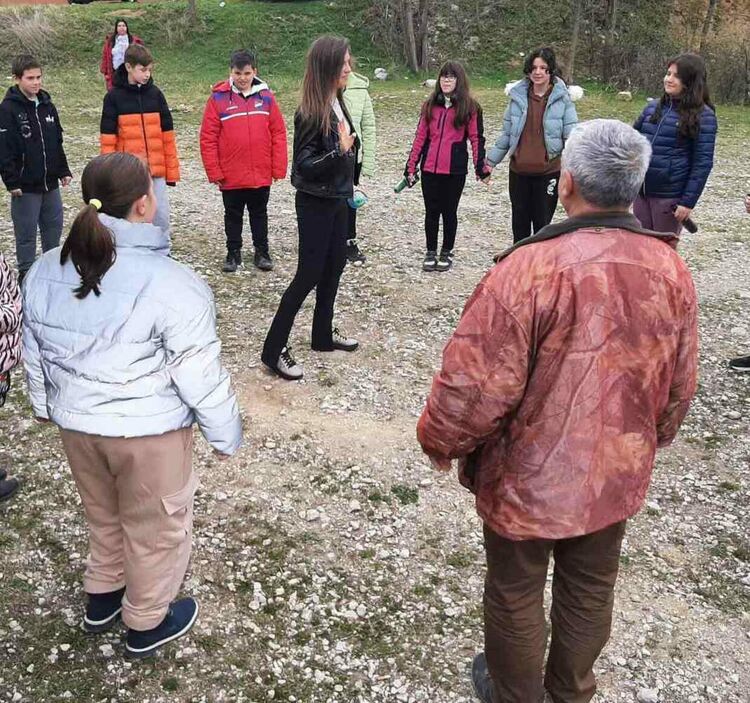 Петокласници участваха в еко урок край Асеновград (снимки)