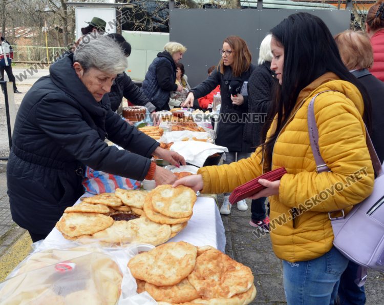 12-годишен меси мекици по мерак за кулинарния фестивал в с. Въгларово