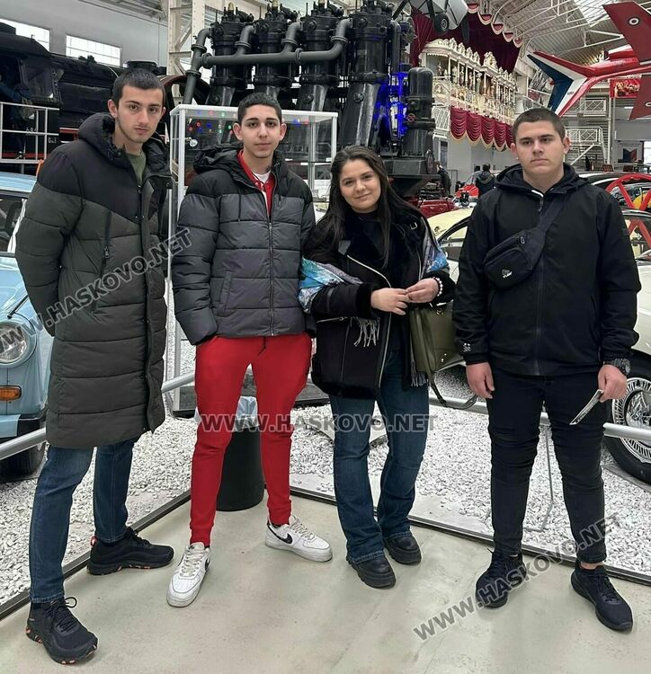 Ученици от Гимназията по транспорт и аграрни технологии майсторят аквапонна система с връстници от Германия и Чехия