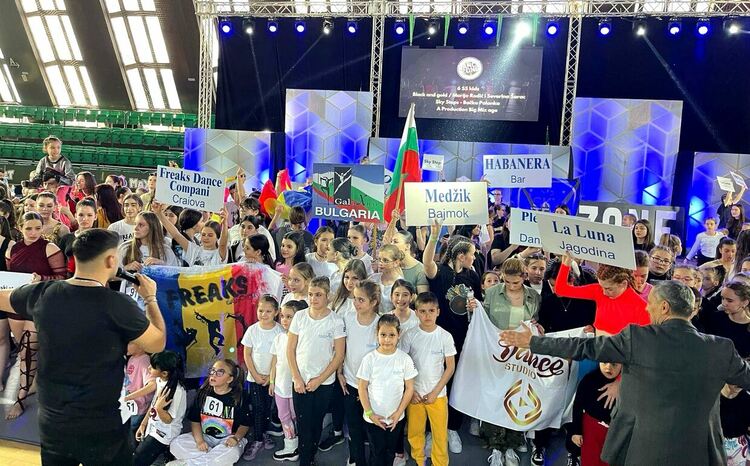 „Галаксико“ се завърна с куп медали от международна танцова надпревара