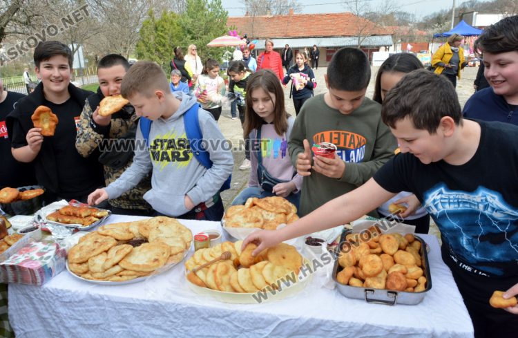 12-годишен меси мекици по мерак за кулинарния фестивал в с. Въгларово