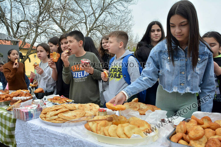 12-годишен меси мекици по мерак за кулинарния фестивал в с. Въгларово